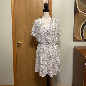 Sienna Sky NWT Large Multi-Color w/Floral Print Short Sleeve V-Neck Shirt Dress